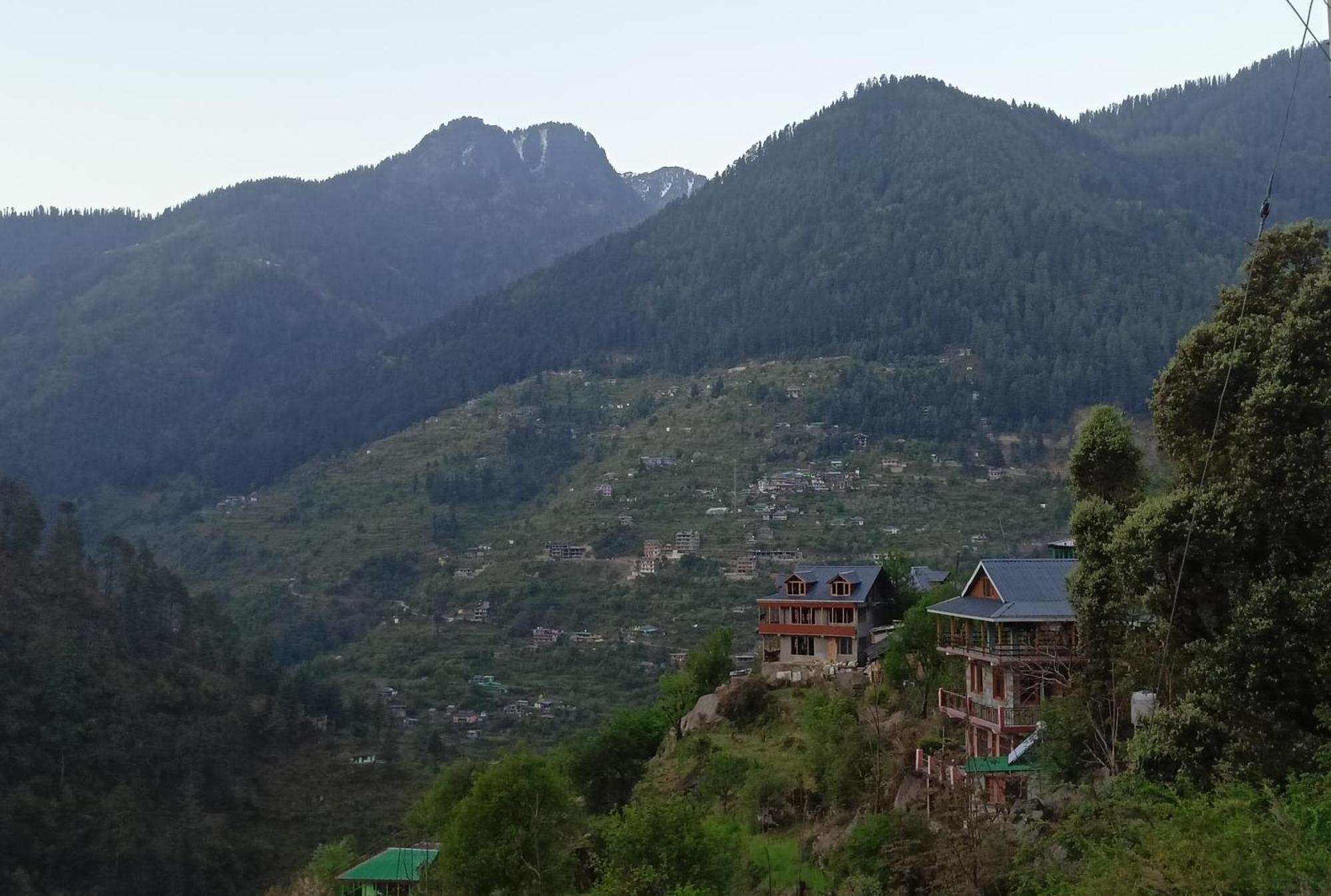 Tirthan Hilltop Home Stay Banjār Dış mekan fotoğraf