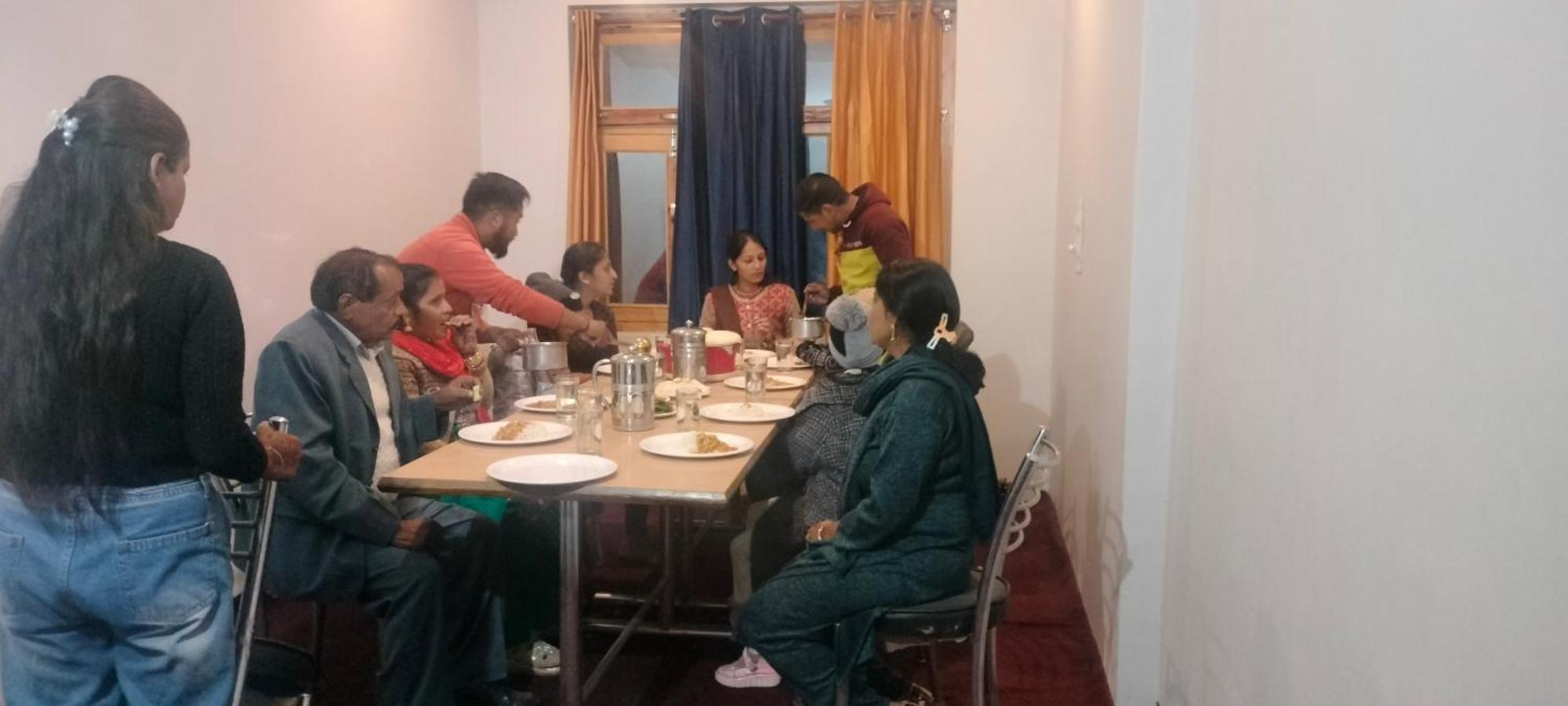 Tirthan Hilltop Home Stay Banjār Dış mekan fotoğraf