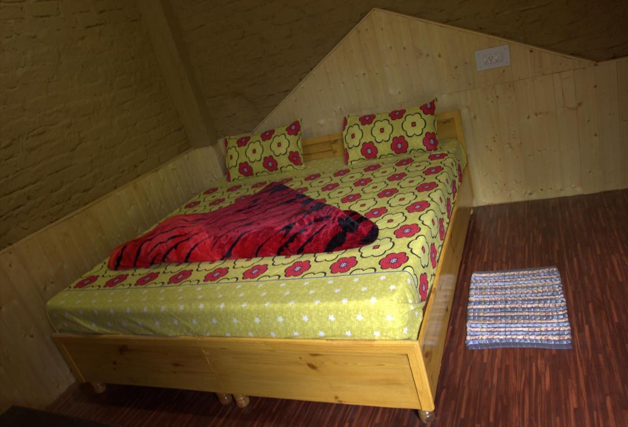 Tirthan Hilltop Home Stay Banjār Dış mekan fotoğraf